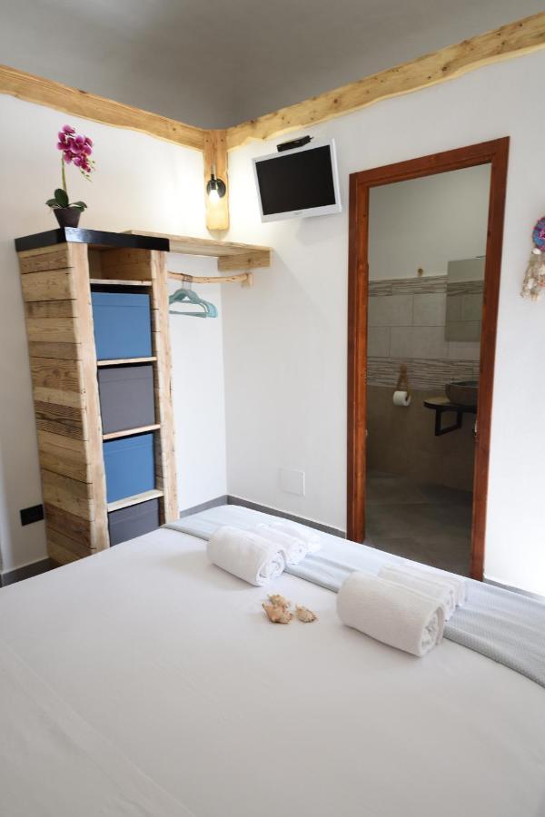 Hotel La Casa Di Dario La Maddalena  Esterno foto