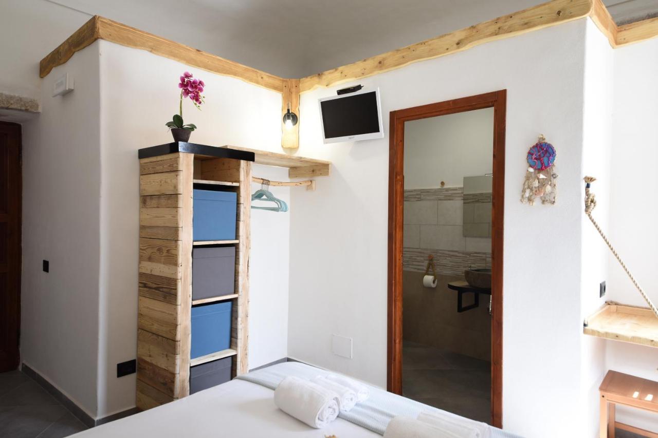 Hotel La Casa Di Dario La Maddalena  Esterno foto
