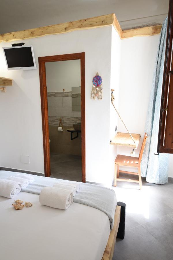 Hotel La Casa Di Dario La Maddalena  Esterno foto