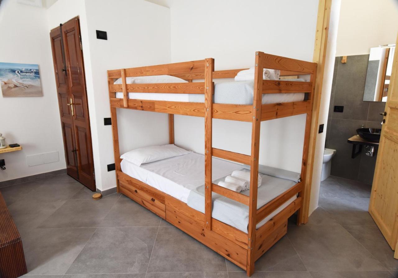 Hotel La Casa Di Dario La Maddalena  Esterno foto