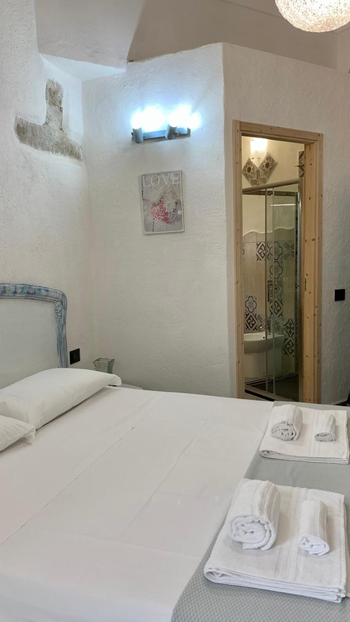 Hotel La Casa Di Dario La Maddalena  Esterno foto