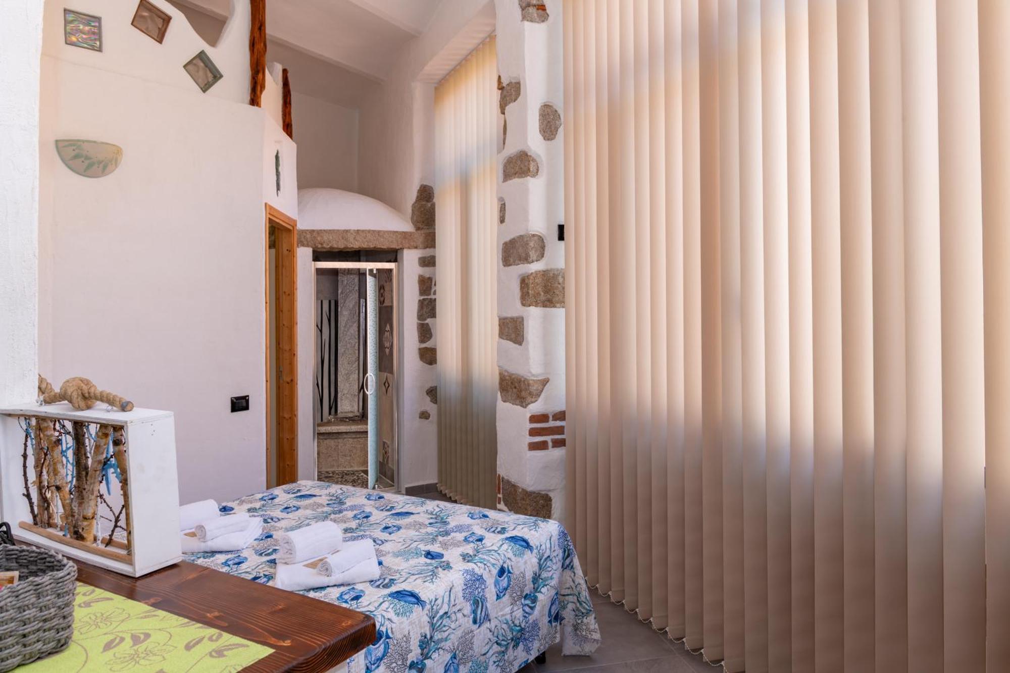 Hotel La Casa Di Dario La Maddalena  Esterno foto
